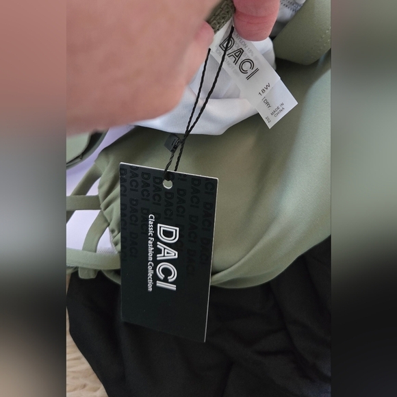 Women Plus Size One Piece Swimsuit #886 - Picture 4 of 11